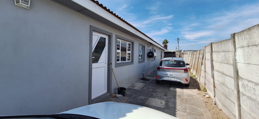 4 Bedroom Property for Sale in Grassy Park Western Cape
